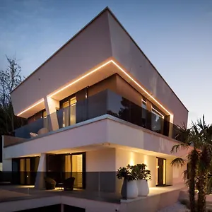 Vila Mademoiselle, Rovinj